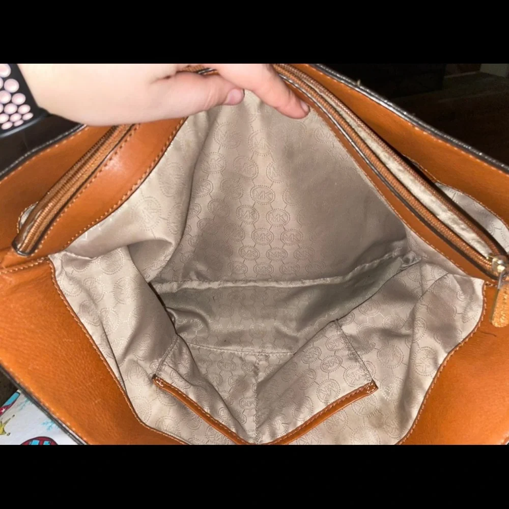 Michael kors purse - Picture 2 of 5
